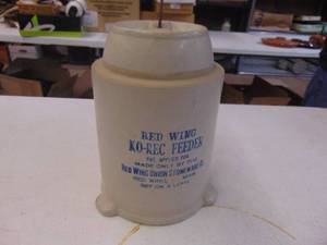 lot 1850 image: Red Wing Feeder - No base