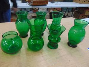 lot 1859 image: 7 Green Glass Pieces