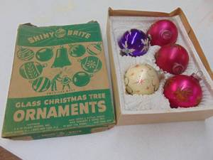 lot 1873 image: Shiny Brite Christmas ornaments