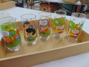 lot 1892 image: Charlie Brown Glasses