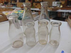lot 1900 image: 6 Milk Jars