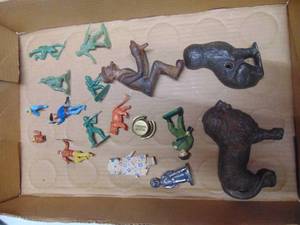 lot 1914 image: Assorted Cast iron Pieces - Incomplete