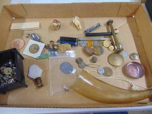 lot 1922 image: Collectible PinsTokens and Jewelry