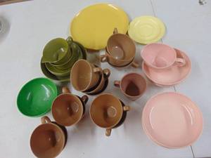 lot 1925 image: Melmac type Dishware