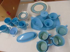 lot 1926 image: Melmac type Dishware