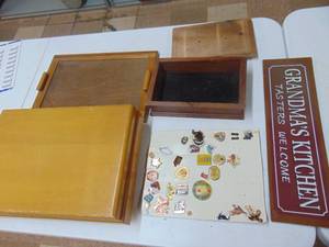 lot 1933 image: Assorted Pins and Wooden Pieces