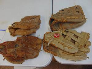 lot 1939 image: 4- Vintage Baseball Gloves