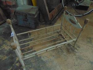 lot 1943 image: Vintage Childrens Wood Rocker Bassonet 