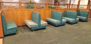 lot 135 image: Lot of 5 BlueGreen Booths - 2 Singles & 3 FrontBack