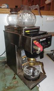 lot 137 image: Bunn Model CWTF15 Coffee Maker w3 Pots