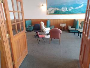 lot 160 image: Contents of Room - (Large Picture On the Wall is NOT Included)