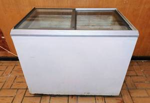 lot 199 image: Caravell 9.64 Cu. Ft. Ice Cream Chest Freezer - Model 335-935 - Tested - (41 W x 26 D x 36 H)