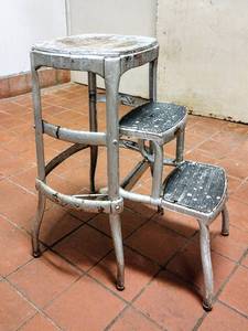 lot 203 image: Vintage Cosco Step Stool wSliding Steps - Mid Century - 24 Tall