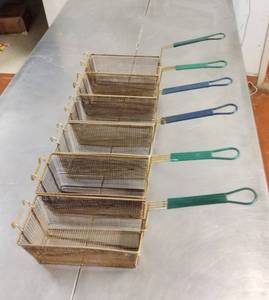 lot 209 image: Lot of 6 Fryer Baskets w Coated Handle & Front Hook, 13 14 x 6 12 x 6