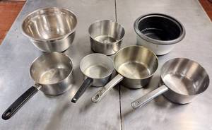 lot 215 image: Lot of 7 Small Pot & Bowls