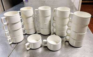 lot 223 image: Lot of 22 - 8 Oz Melamine Soup Cups by Sunny # SM-9016