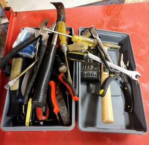 lot 242 image: Small Tool Box & Contents