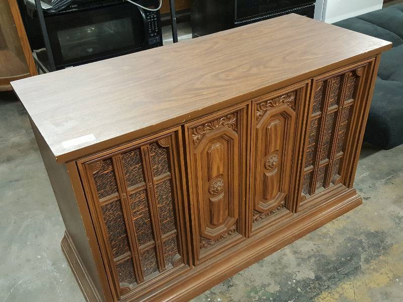 Wow what a nice piece of old furniture is this Capehart Stereo complete