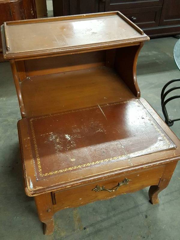lot 1011 image: Vintage is the word on this side table with small drawer.  25 tall at the back.