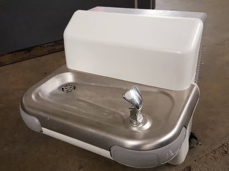 lot 1031 image: Nice clean Halsey Taylor stainless and White wall mounted water fountain cooler