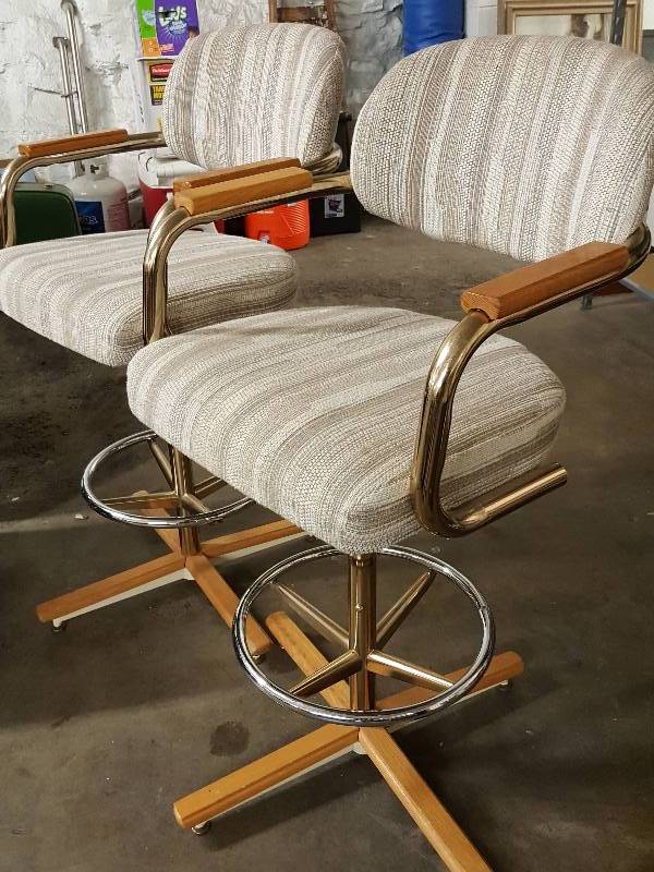 lot 1034 image: Very nice pair of Bar Height 42 no stains with great cushions and chrome stands.