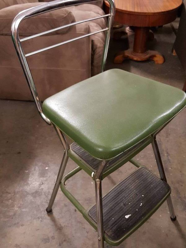lot 1053 image: Out of grandmas kitchen is this Green padded stool with chrome legs and step for the tall cupboards