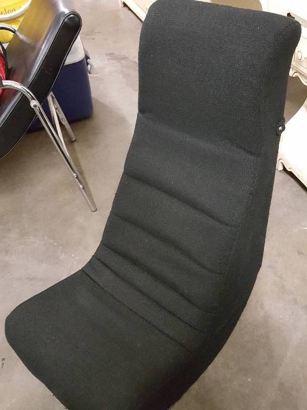 lot 1055 image: Rock while you play with this Black Tweed Video Rocker game chair