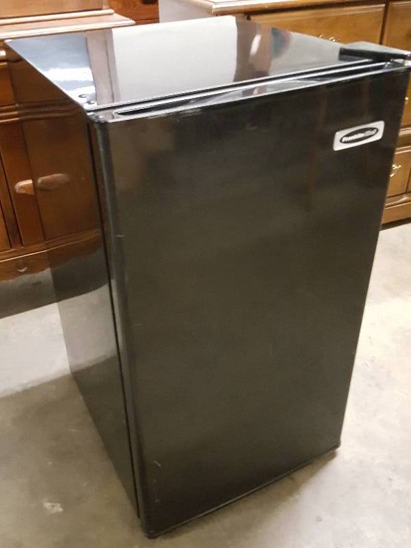 38 CF Franklin Chef Black mini fridge with freezer. Wash it up and use ...