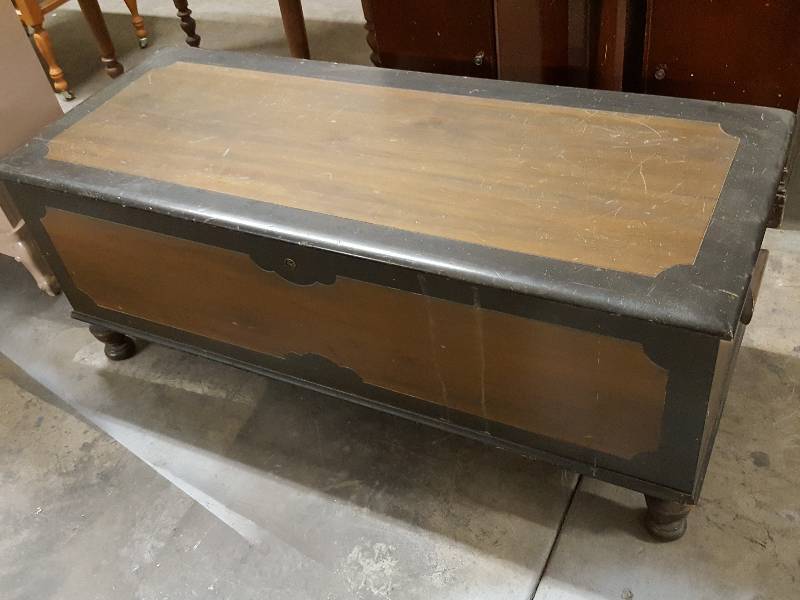 lot 1070 image: A Cedar blanket chest for the foot of the bed.  Exterior could use a little spiffing up and the tray rail needs to be replaced