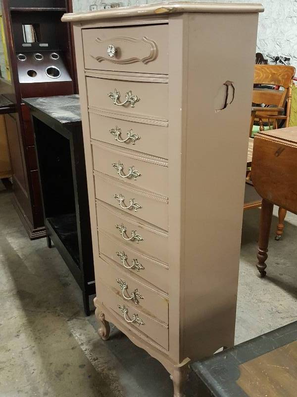 lot 1071 image: 50  tall 5 drawer Cashmere vertical dresser.  Slight damage on one corner shown in the photos