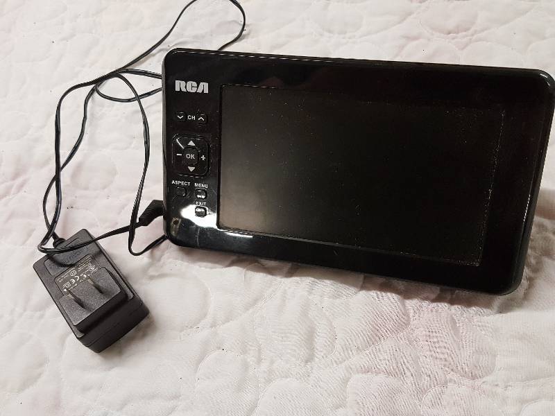 lot 1083 image: RCA RTV86073 7 LCD Widescreen Portable Digital TV with power plug