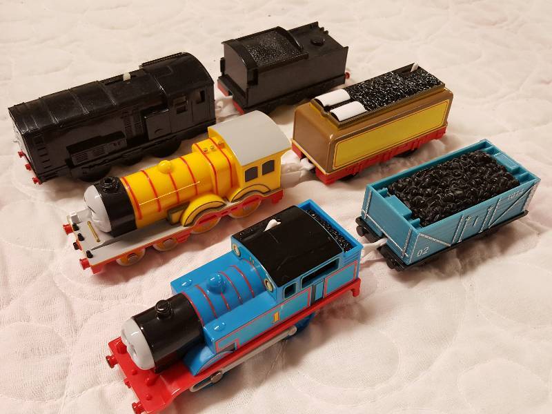 lot 1094 image: 3 Thomas the Train and his friends battery powered engines and coal cars.  None are tested and will most likely need batteries