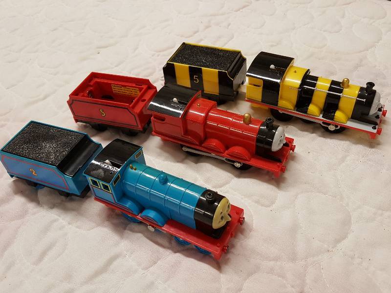lot 1095 image: 3 Thomas the Train and his friends battery powered engines and coal cars.  None are tested and will most likely need batteries
