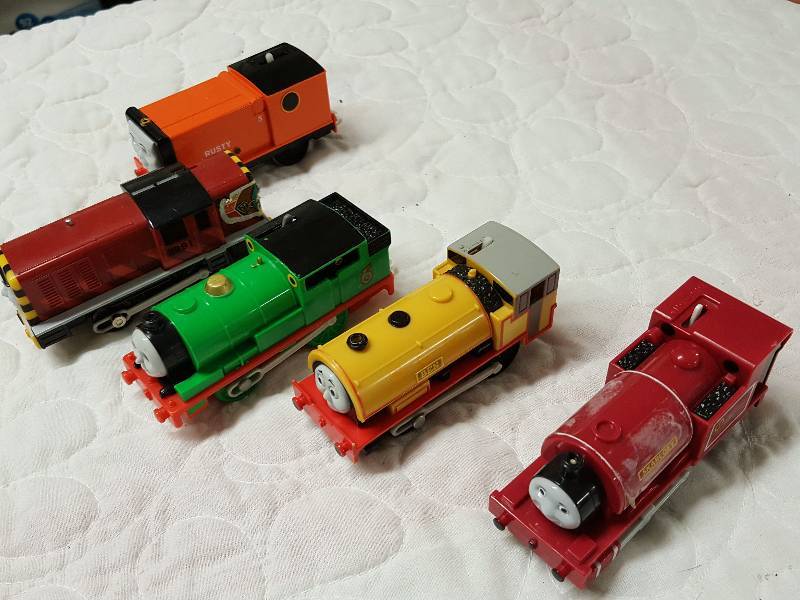 lot 1096 image: 5 Thomas the Train and his friends battery powered engines. None are tested and will most likely need batteries