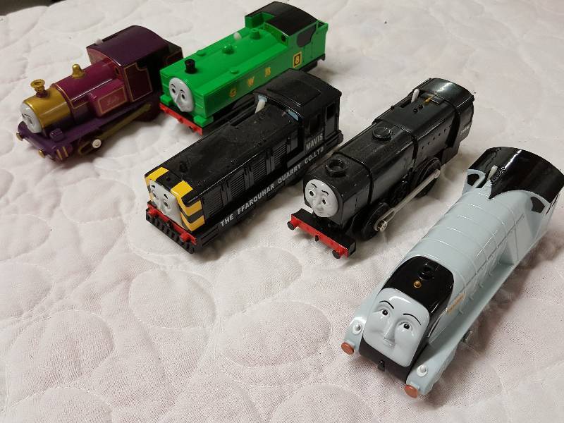 lot 1098 image: 5 Thomas the Train and his friends battery powered engines. None are tested and will most likely need batteries