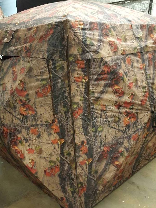 lot 1103 image: New and going to be handy real soon is this Browning� Illusion Ground Duck Blind sold by Cabelas