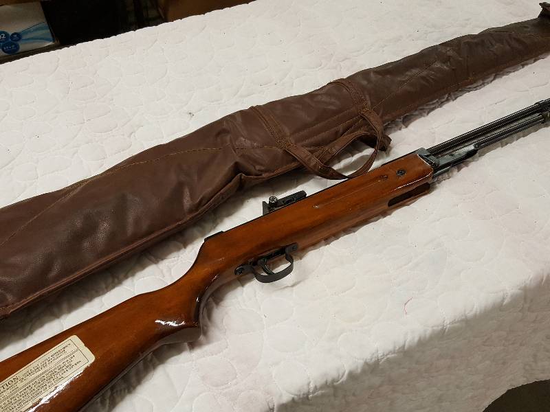 lot 1115 image: No idea who made this very powerful pump action pellet BB gun rifle.