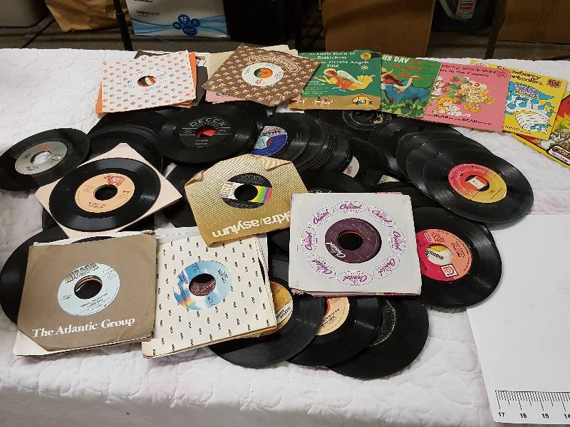lot 1118 image: OK this is the BIG ONE Ethel.  Over 100 original 45 RPM vinyl records.  If youre a collector or dealer