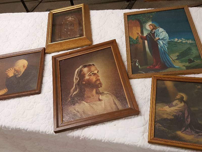 lot 1121 image: Nice assortment of religious frame pictures for your home or office with Jesus and a man praying.  One is a 3 dimensional lens covered box