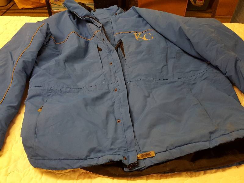 lot 1134 image: Needs a good cleaning but is warm looking XXL KC Royals Staff jacket by Clique