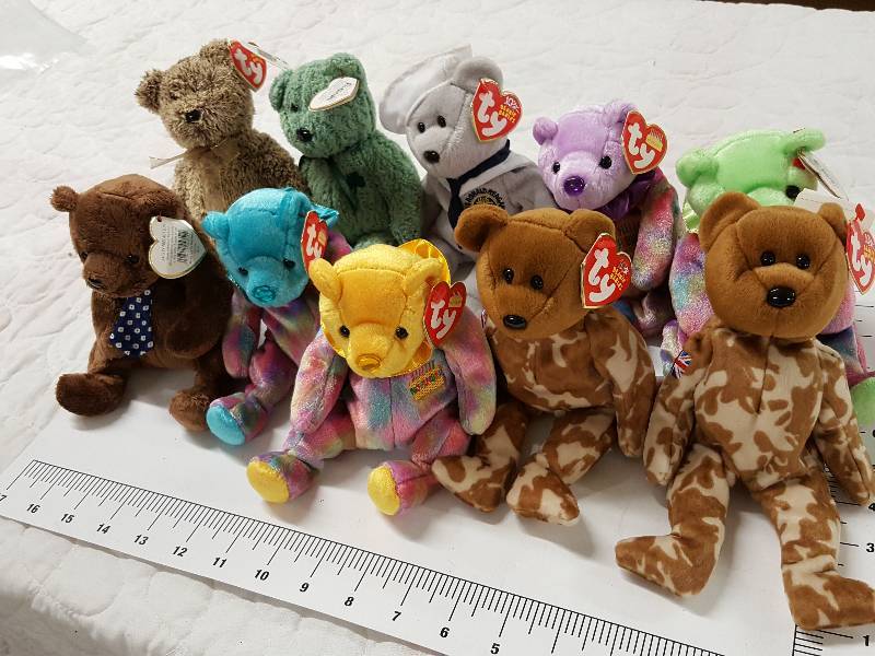lot 1151 image: A whole group of the TY Beanie Babies all 10 are clean and with the tags