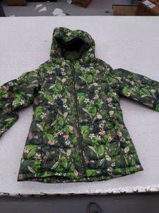lot 50669 image: Amazon Essentials Childs Coat,M