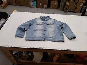 lot 50688 image: Juniors Plus Stretch Denim Jacket