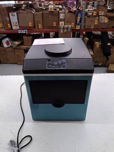 lot 50698 image: Ningbo 2 in 1 ice maker