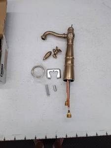 lot 50917 image: Delta single handle bathroom faucet