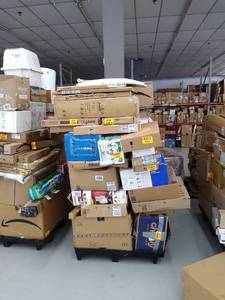 lot 51403 image: Pallet of miscellaneous items