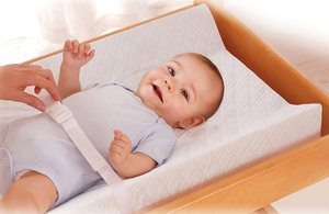 lot 7695 image: Summer Contoured Changing Pad With Liner