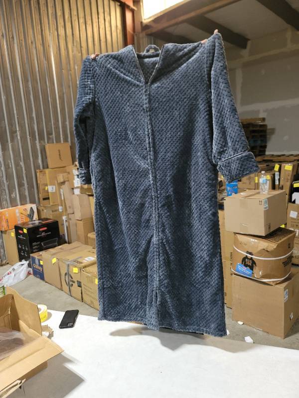 lot 63563 image: Sleepware Zipper Robe Blue XL