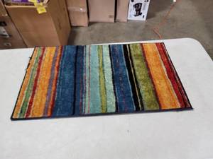 lot 1701 image: 20x33 Bath Mat Multi-Color
