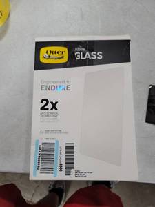 lot 1825 image: Otter Box Cover